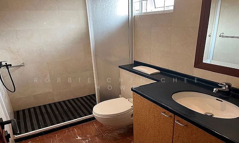 Bungalow at Frankel Estate for Rent, Frankel Estate, 4 Bedrooms, 5,567 sqft, Bungalow House For Rent, by Robbie Chen Chee Howe, 500077769 - Bathroom - PropertyGuru.com.sg