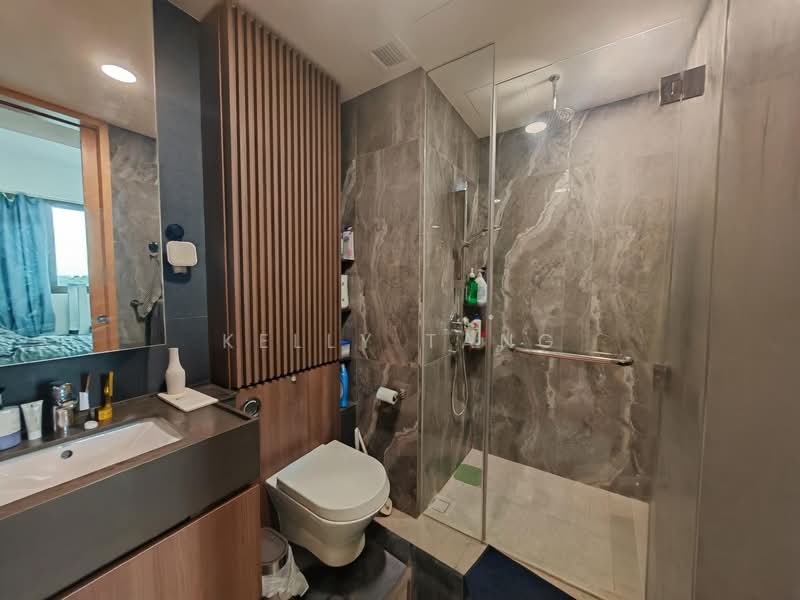 Midwood Condominium For Sale at S$ 915,000 | PropertyGuru Singapore - Bathroom