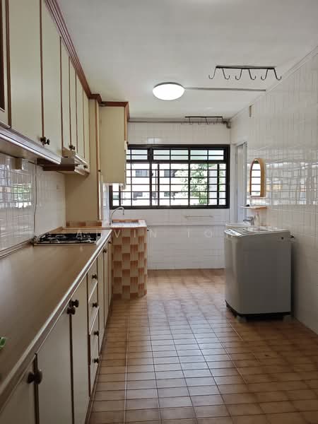 185 Bishan Street 13 HDB Flat For Sale at S$ 580,000 | PropertyGuru Singapore - Kitchen