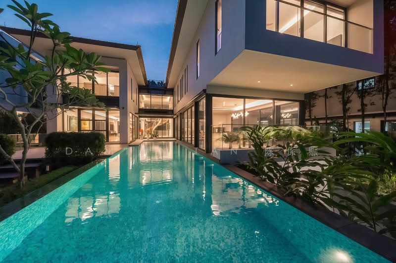 ⭐️RARE MODERN MASTERPIECE IN EWART PARK GCBA: 7-YEAR-OLD 2-STY DETACHED WITH POOL & BASEMENT!⭐️ Detached House For Sale at S$ 33,000,000 | PropertyGuru Singapore - Exterior