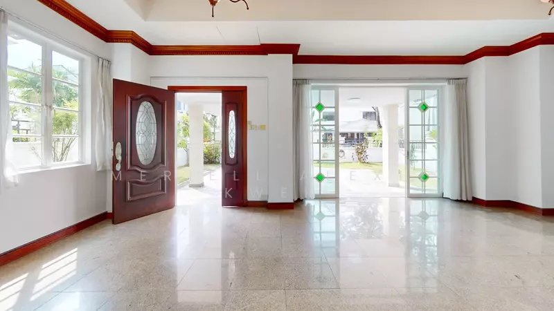 Detached Home @ 74 Gentle Drive Detached House For Sale at S$ 6,843,250 | PropertyGuru Singapore - Entrance