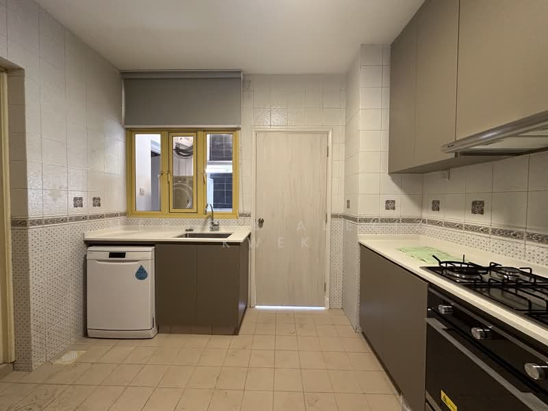 Detached Home @ 74 Gentle Drive Detached House For Sale at S$ 6,843,250 | PropertyGuru Singapore - Kitchen