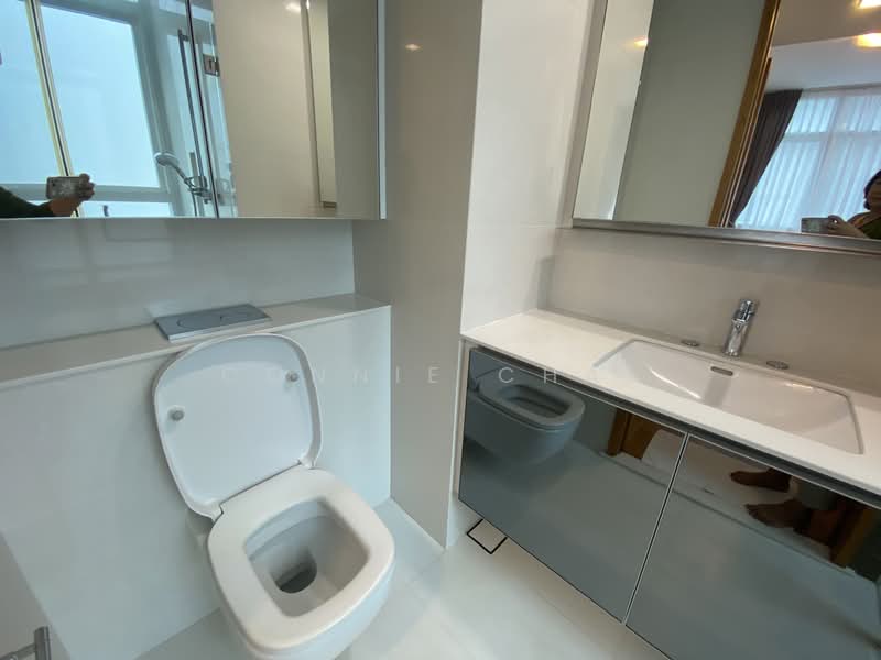 76 Shenton Apartment For Sale at S$ 1,160,000 | PropertyGuru Singapore - Bathroom