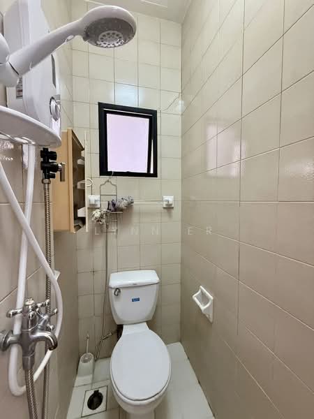 Heritage View Condominium For Sale at S$ 4,288,000 | PropertyGuru Singapore - Bathroom