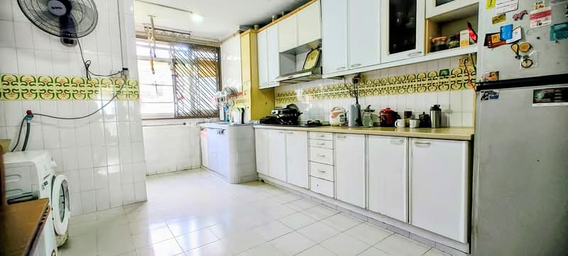 438 Fajar Road HDB Flat For Sale at S$ 528,000 | PropertyGuru Singapore - Kitchen
