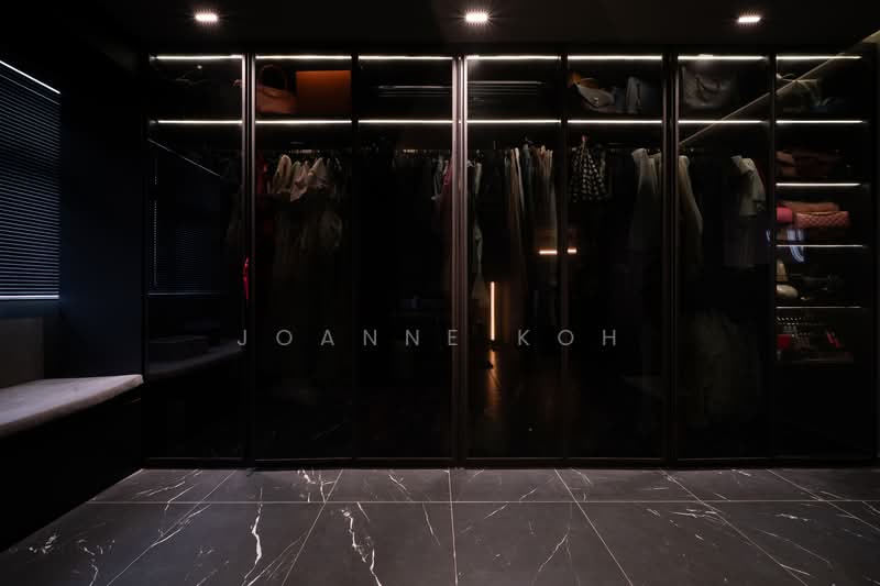 422A Northshore Drive HDB Flat For Sale at S$ 1,400,000 | PropertyGuru Singapore - Walk in wardrobe