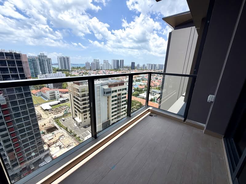 Tembusu Grand, 98 Jalan Tembusu, 3 Bedrooms, 990 sqft, Condominium For Rent, by Gina Tng, 500077842 - Balcony - PropertyGuru.com.sg