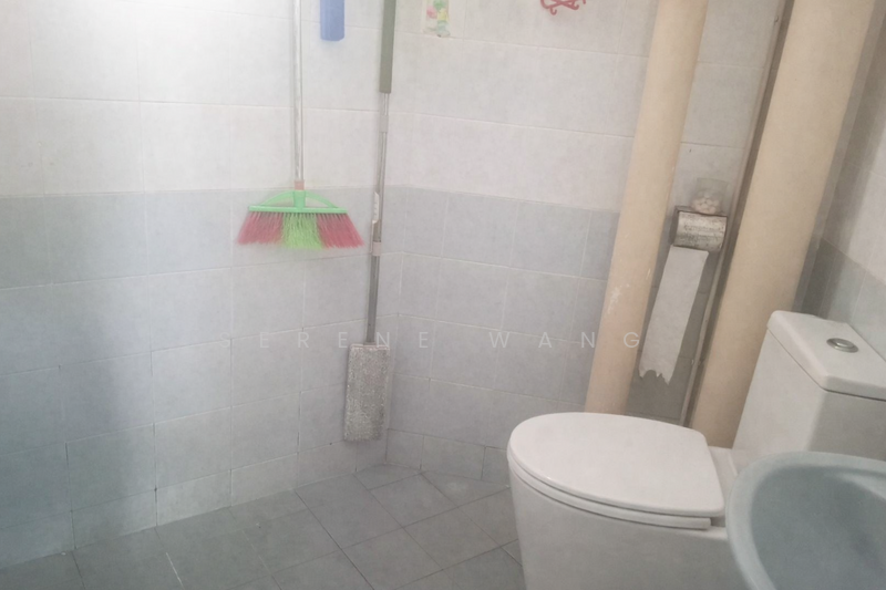 765 Bedok Reservoir View, 765 Bedok Reservoir View, Room Rental, 50 sqft, HDB Flat For Rent, by Serene Wang, 500077844 - Bathroom - PropertyGuru.com.sg