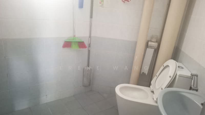 765 Bedok Reservoir View, 765 Bedok Reservoir View, Room Rental, 50 sqft, HDB Flat For Rent, by Serene Wang, 500077844 - Bathroom - PropertyGuru.com.sg