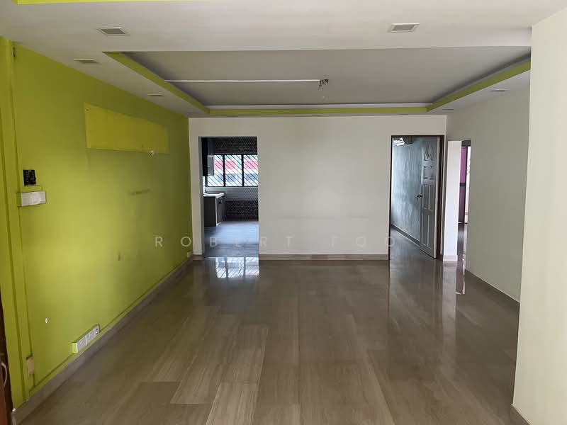 412 Jurong West Street 42 HDB Flat For Sale at S$ 470,000 | PropertyGuru Singapore - Living Room