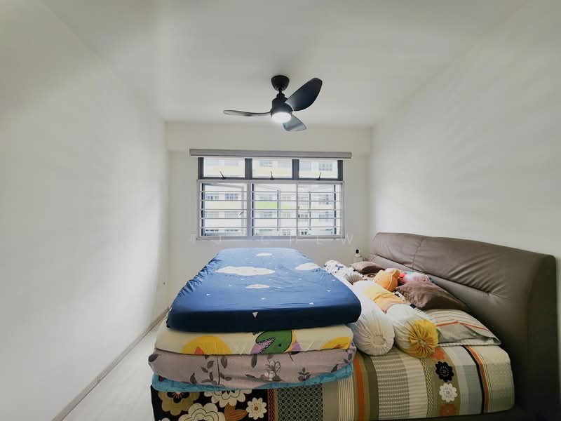 620A Tampines Street 61 HDB Flat For Sale at S$ 960,000 | PropertyGuru Singapore - Bedroom