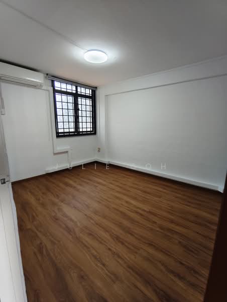 504 Bedok North Street 3 HDB Flat For Sale at S$ 395,000 | PropertyGuru Singapore - Bedroom 1