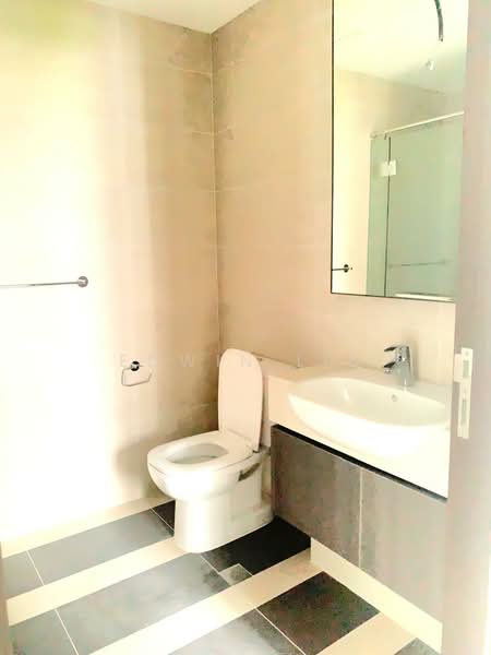 Parc Riviera Condominium For Sale at S$ 1,250,000 | PropertyGuru Singapore - Bathroom