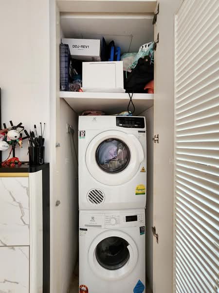 Marina Bay Residences Condominium For Sale at S$ 1,599,999 | PropertyGuru Singapore - Utility area