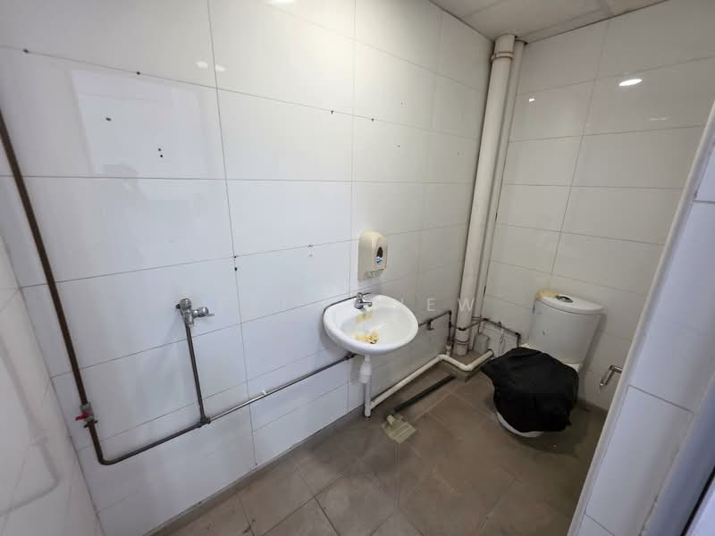 Food XChange @ Admiralty, 8A Admiralty Street, 3,864 sqft, Factory / Workshop (B2) For Sale, by Eric Liew, 500077896 - Bathroom - CommercialGuru.com.sg