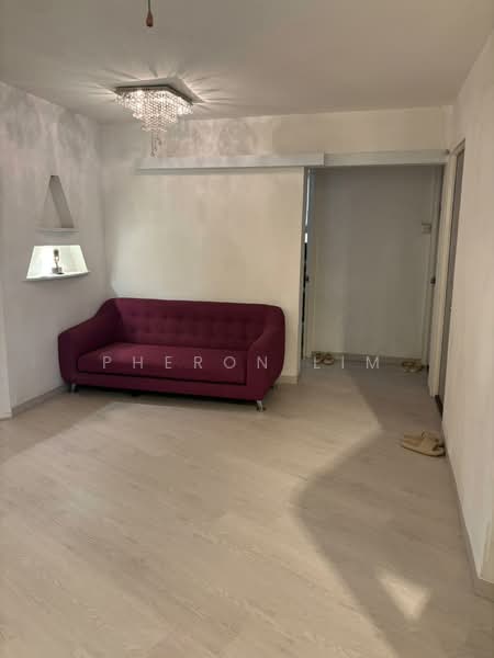 327 Hougang Avenue 5 HDB Flat For Sale at S$ 660,000 | PropertyGuru Singapore - Living Room