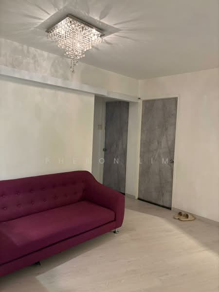 327 Hougang Avenue 5 HDB Flat For Sale at S$ 660,000 | PropertyGuru Singapore - Living Room