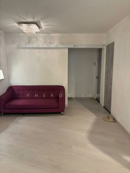 327 Hougang Avenue 5 HDB Flat For Sale at S$ 660,000 | PropertyGuru Singapore - Living Room
