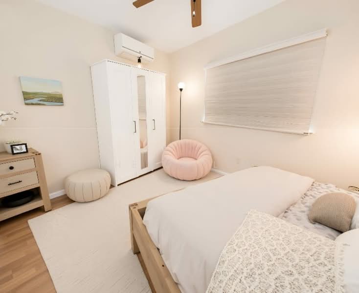 327 Hougang Avenue 5 HDB Flat For Sale at S$ 660,000 | PropertyGuru Singapore - Bedroom