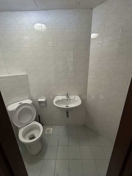 Maysprings Condominium For Sale at S$ 1,680,000 | PropertyGuru Singapore - Bathroom