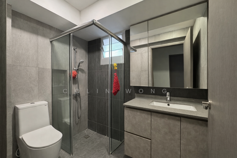 572A Woodlands Avenue 1 HDB Flat For Sale at S$ 760,000 | PropertyGuru Singapore - Bathroom