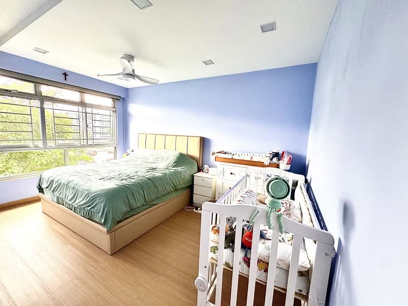 572A Woodlands Avenue 1 HDB Flat For Sale at S$ 760,000 | PropertyGuru Singapore - Bedroom