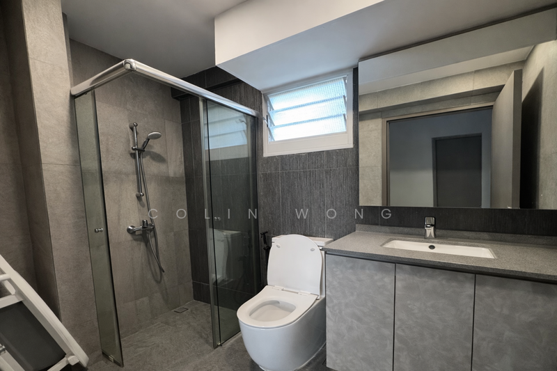 572A Woodlands Avenue 1 HDB Flat For Sale at S$ 760,000 | PropertyGuru Singapore - Bathroom