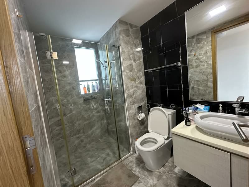 The Santorini Condominium For Sale at S$ 1,230,000 | PropertyGuru Singapore - Bathroom