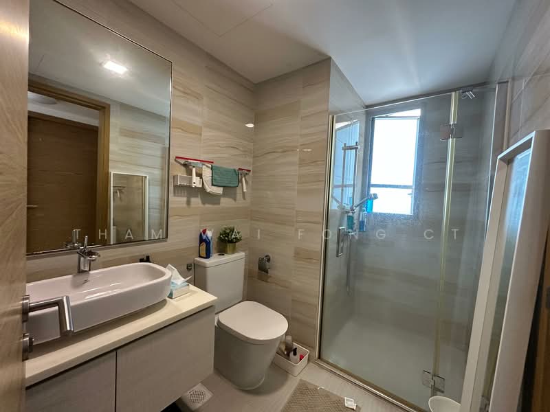 The Santorini Condominium For Sale at S$ 1,230,000 | PropertyGuru Singapore - Bathroom