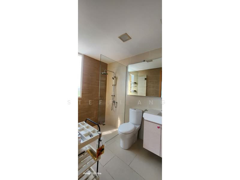 Waterview Condominium For Sale at S$ 1,980,000 | PropertyGuru Singapore - Bathroom