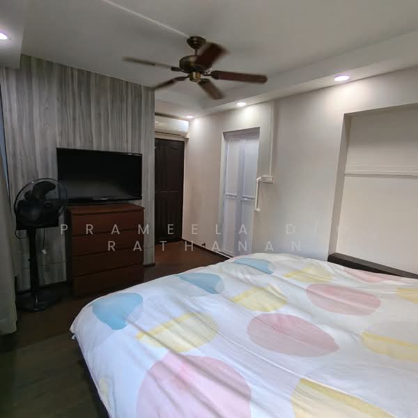 826 Woodlands Street 81 HDB Flat For Sale at S$ 760,000 | PropertyGuru Singapore - Bedroom