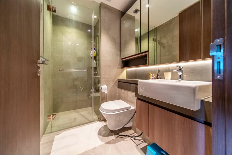 Midwood Condominium For Sale at S$ 1,400,000 | PropertyGuru Singapore - Bathroom