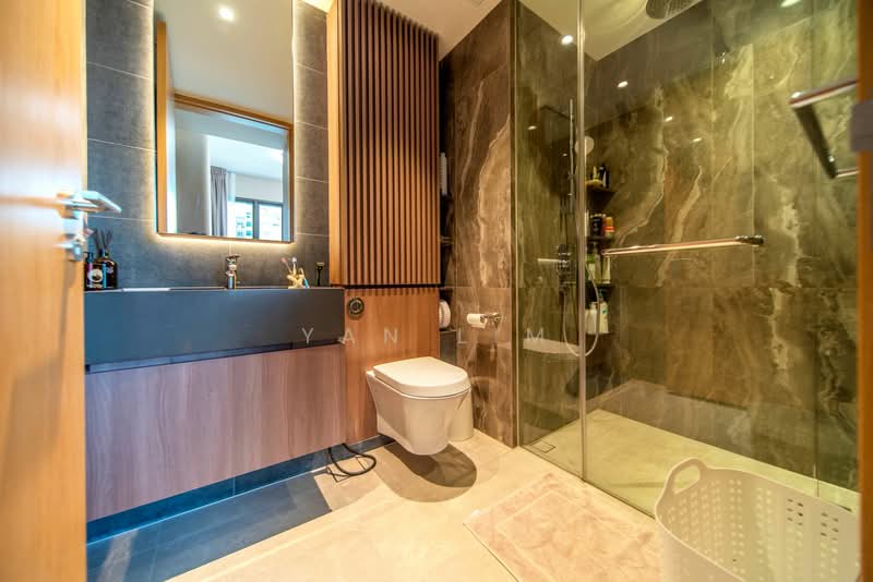 Midwood Condominium For Sale at S$ 1,400,000 | PropertyGuru Singapore - Bathroom