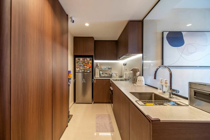 Midwood Condominium For Sale at S$ 1,400,000 | PropertyGuru Singapore - Kitchen
