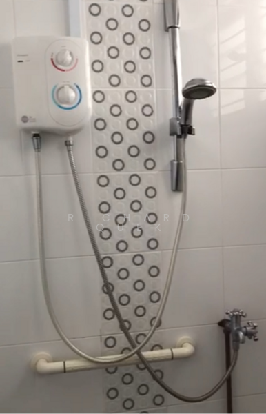 230 Tampines Street 24, 230 Tampines Street 24, 3 Bedrooms, 1,302 sqft, HDB Flat For Rent, by Richard Quek, 500077964 - Bathroom - PropertyGuru.com.sg