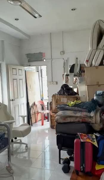 Owen Road Walk-up Apartment For Sale at S$ 818,000 | PropertyGuru Singapore - Interior