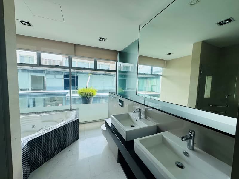Ocean Drive Detached House For Sale at S$ 15,900,000 | PropertyGuru Singapore - Bathroom