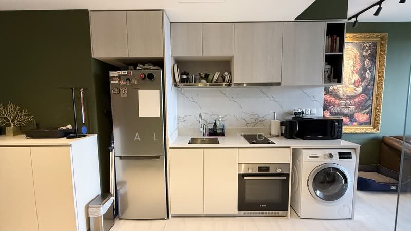 Whistler Grand Condominium For Sale at S$ 920,000 | PropertyGuru Singapore - Kitchen