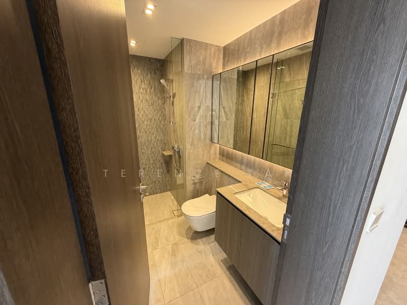 Piccadilly Grand Condominium For Sale at S$ 1,800,000 | PropertyGuru Singapore - Bathroom