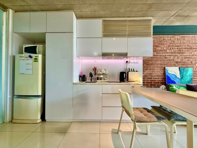 Two8one Studio Condominium For Sale at S$ 1,080,000 | PropertyGuru Singapore - Kitchen