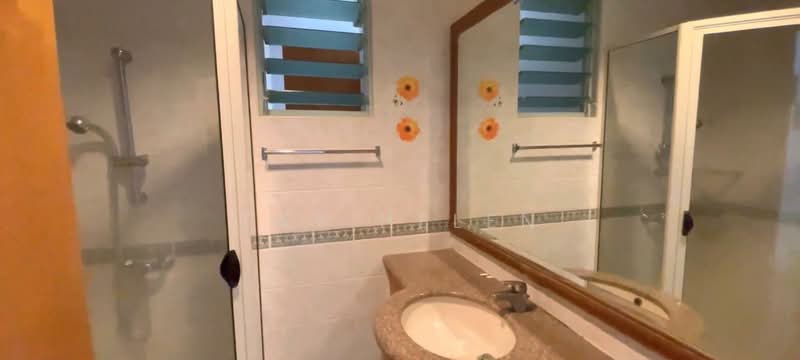 Guilin View, 26 Bukit Batok Street 52, 2 Bedrooms, 861 sqft, Condominium For Rent, by TAY HELEN, 500078024 - Bathroom - PropertyGuru.com.sg