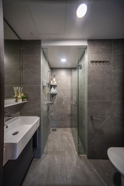 Riverfront Residences Condominium For Sale at S$ 1,390,000 | PropertyGuru Singapore - Bathroom