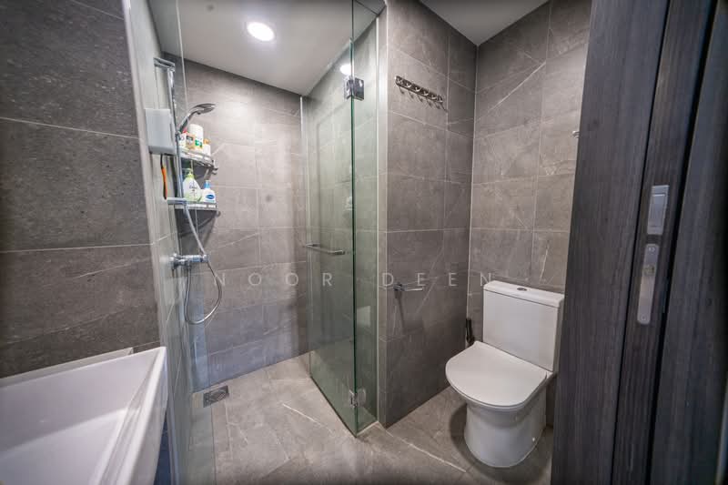 Riverfront Residences Condominium For Sale at S$ 1,390,000 | PropertyGuru Singapore - Bathroom