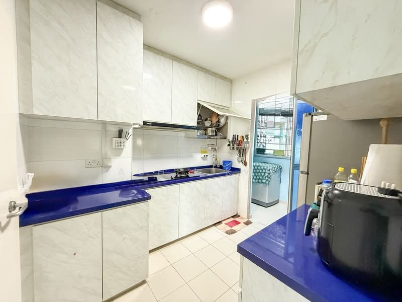 107C Canberra Street HDB Flat For Sale at S$ 565,000 | PropertyGuru Singapore - Kitchen
