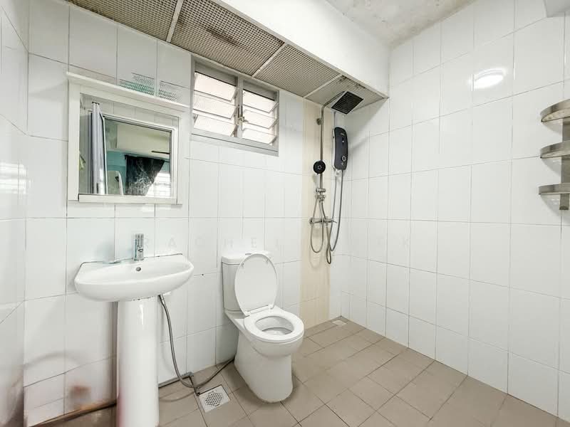 107C Canberra Street HDB Flat For Sale at S$ 565,000 | PropertyGuru Singapore - Bathroom
