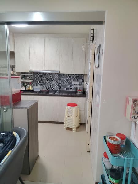 441A Bukit Batok West Avenue 8 HDB Flat For Sale at S$ 750,000 | PropertyGuru Singapore - Kitchen