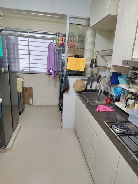 441A Bukit Batok West Avenue 8 HDB Flat For Sale at S$ 750,000 | PropertyGuru Singapore - Kitchen
