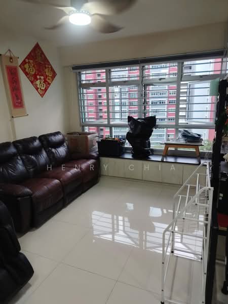 441A Bukit Batok West Avenue 8 HDB Flat For Sale at S$ 750,000 | PropertyGuru Singapore - Living Room