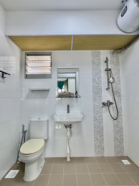 188A Bedok North Street 4 HDB Flat For Sale at S$ 870,000 | PropertyGuru Singapore - Bathroom