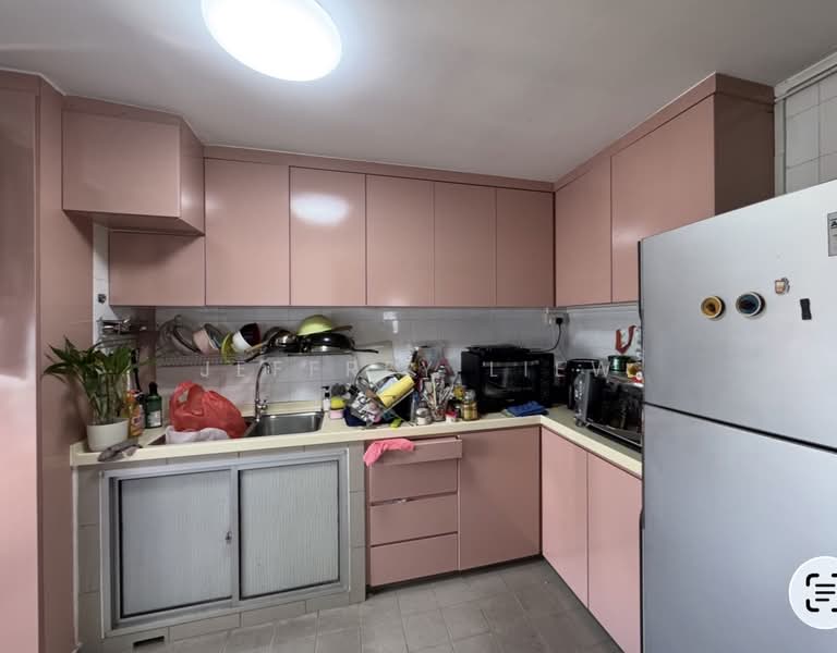 191 Lorong 4 Toa Payoh HDB Flat For Sale at S$ 699,000 | PropertyGuru Singapore - Kitchen